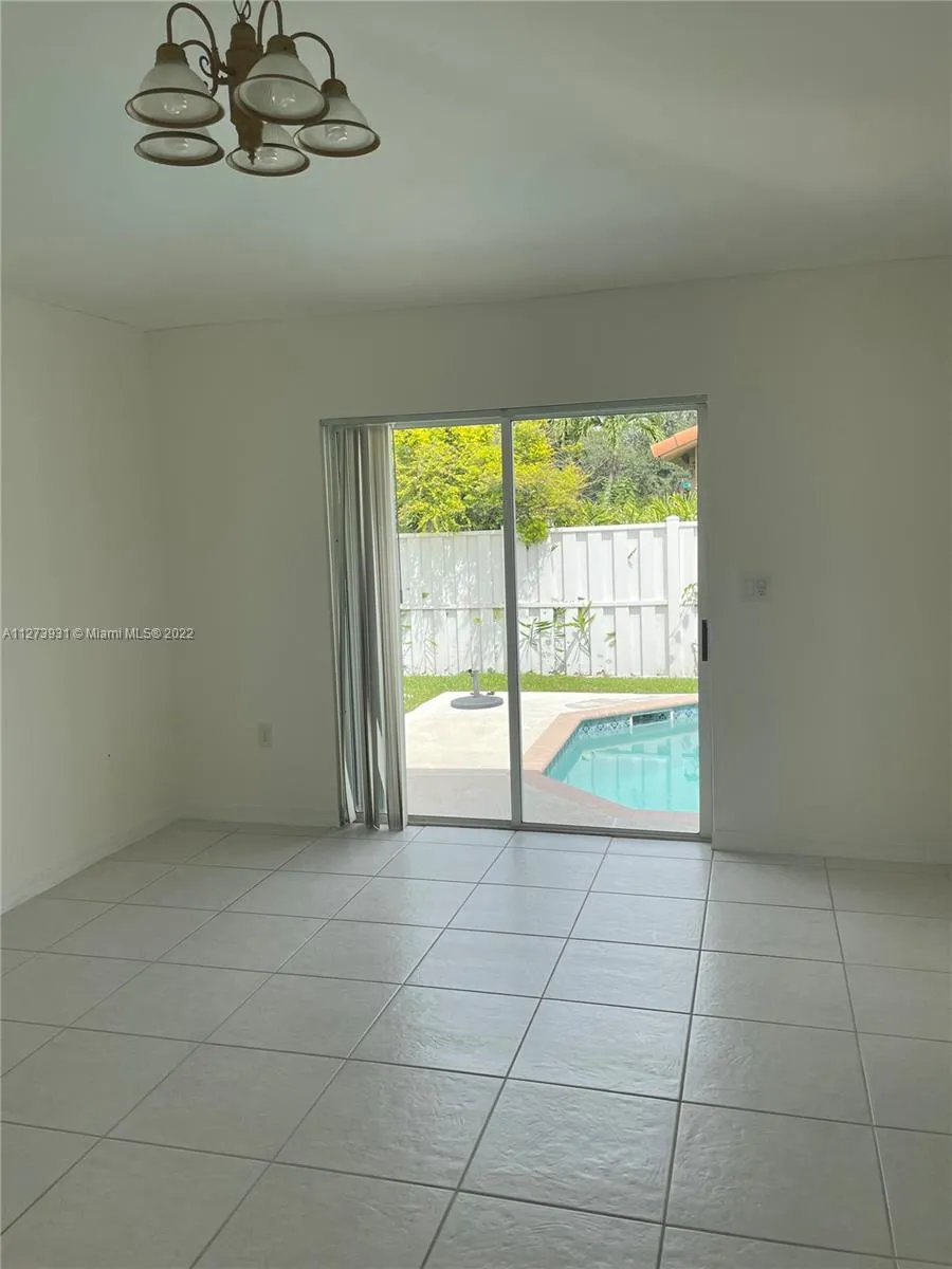 16919 Crestview Ln, Weston FL 33326