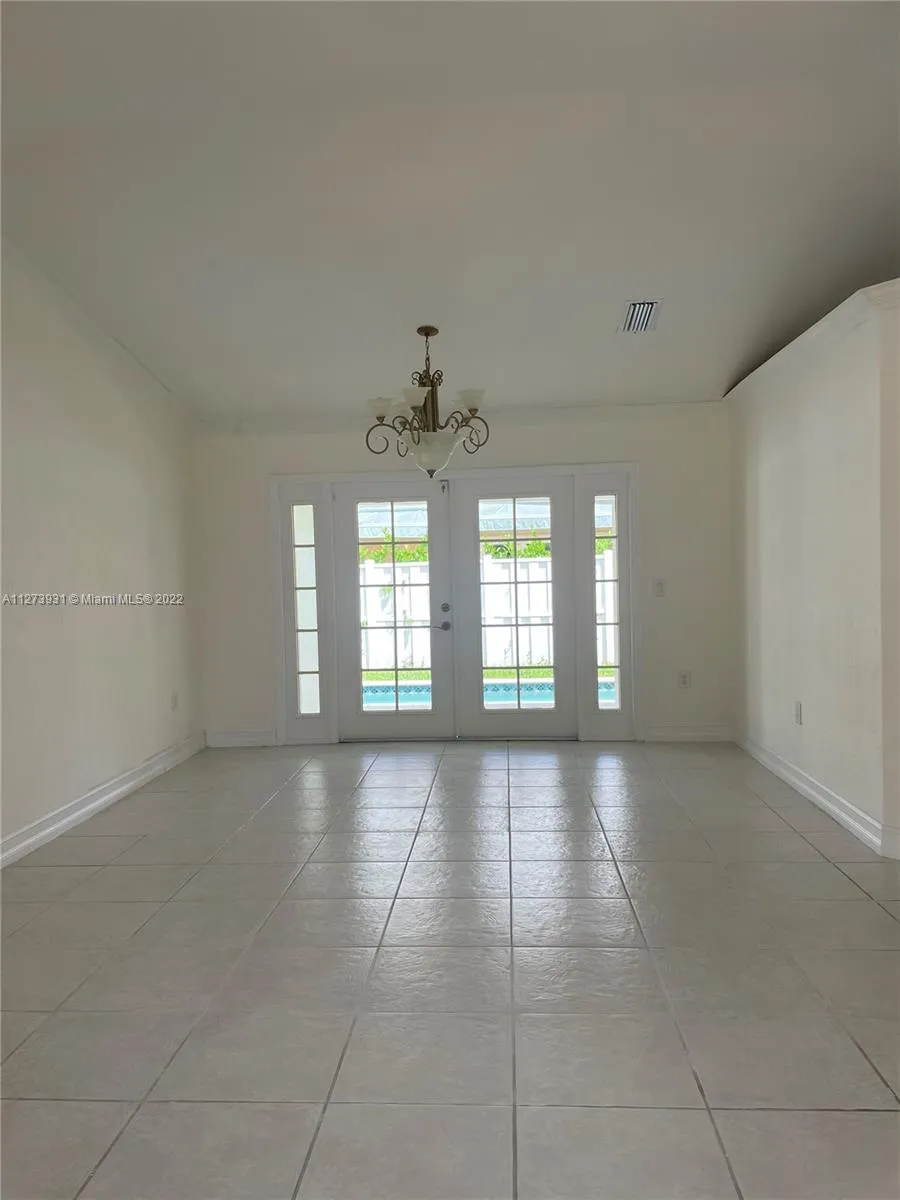 16919 Crestview Ln, Weston FL 33326