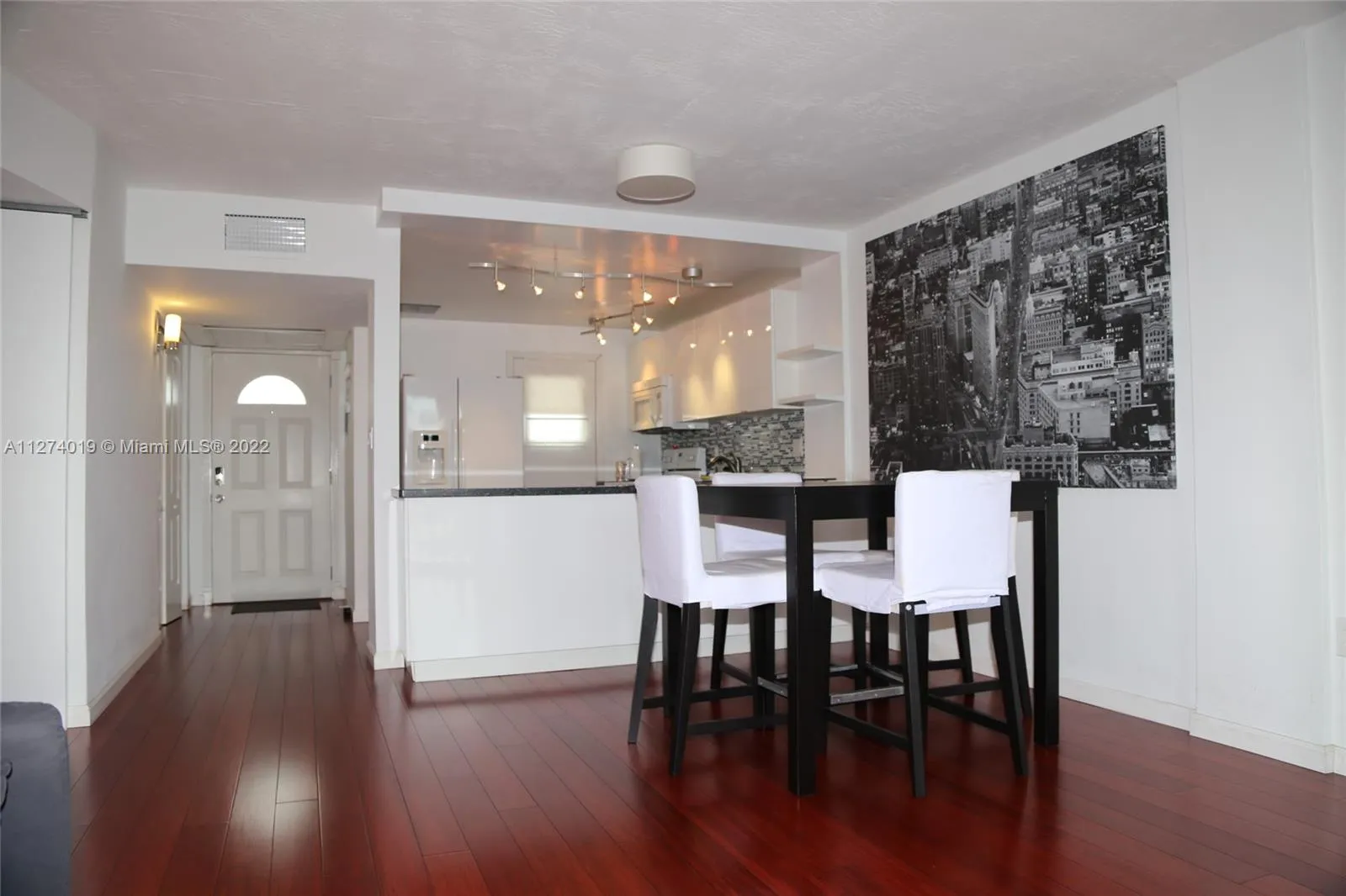 1 bedroom 1 bath for sale at 1401 Euclid Ave # 501, Miami Beach FL 33139