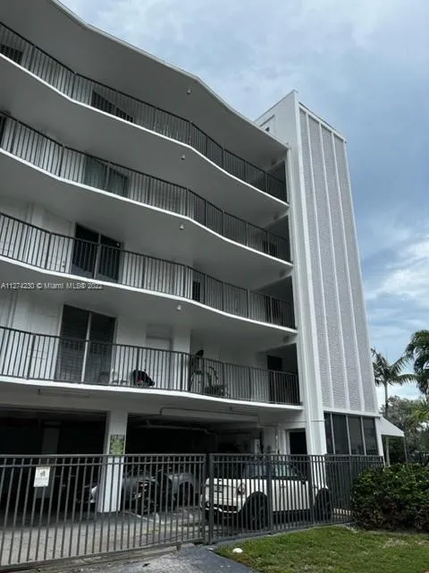 1 bedroom 1 bath for sale at 1100 Alton Rd # 5D, Miami Beach FL 33139