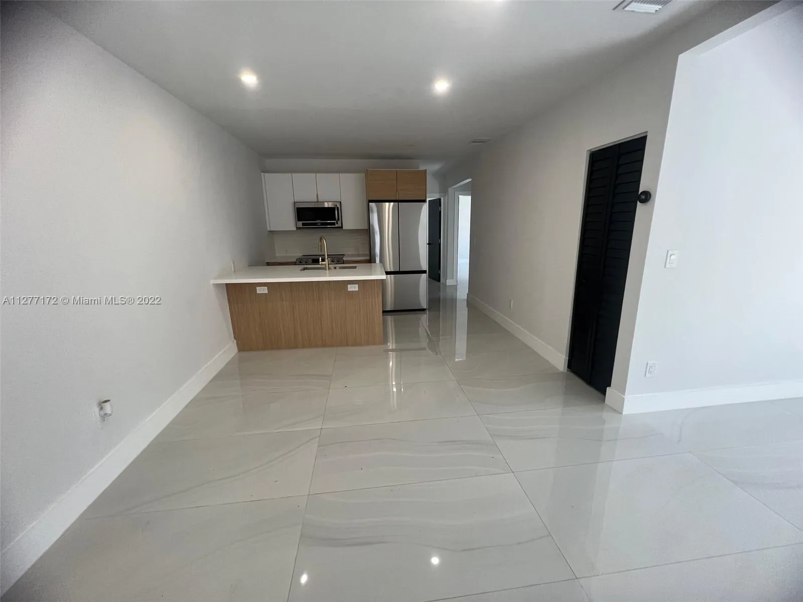 570 NW 48th St, Miami FL 33127