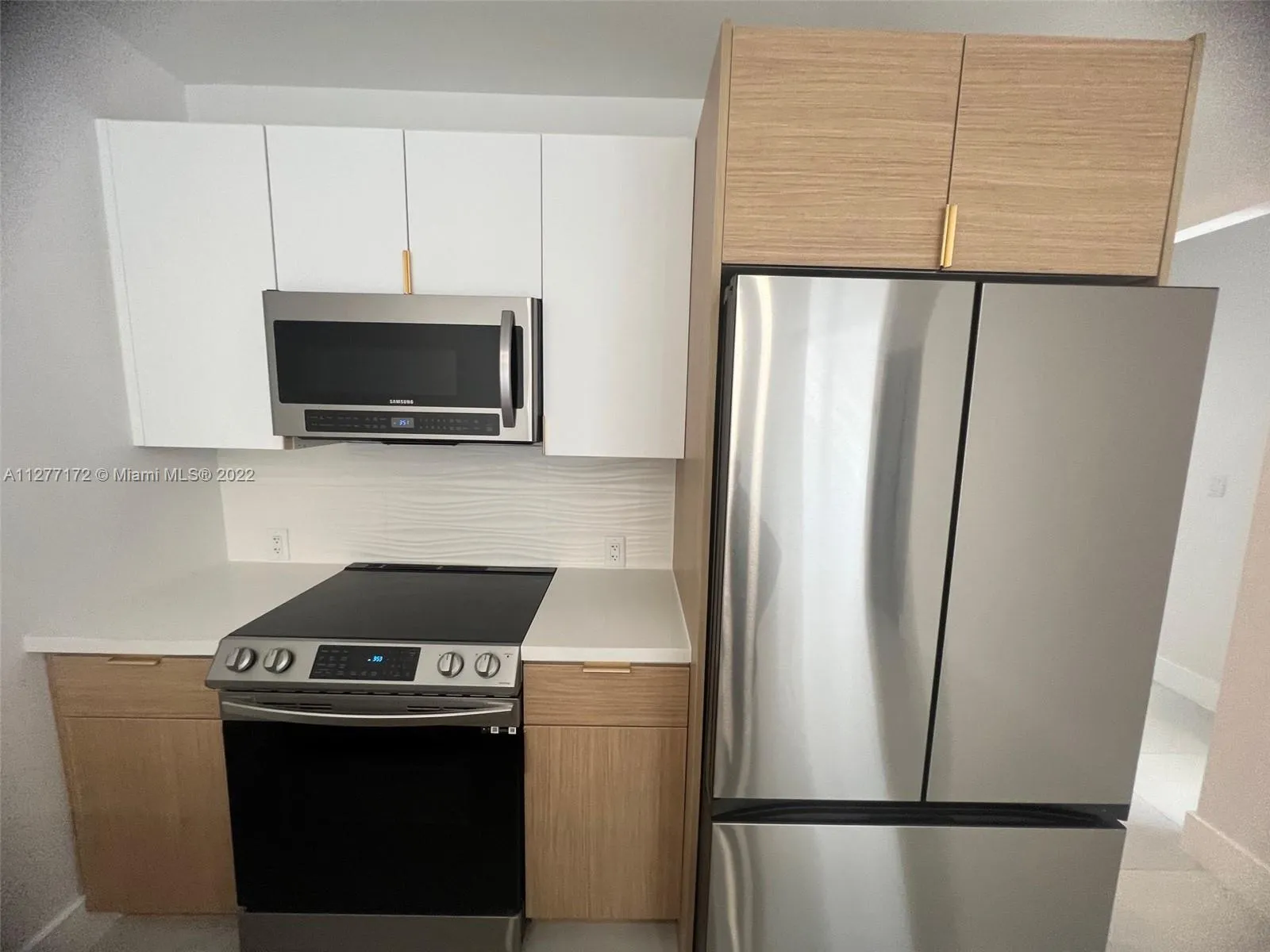 570 NW 48th St, Miami FL 33127