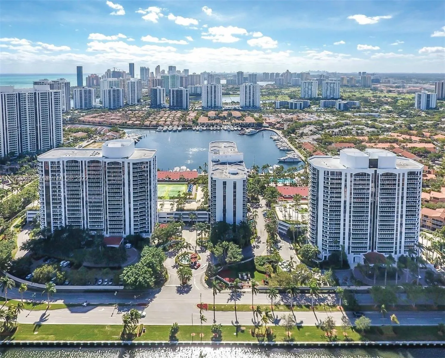 2 bedroom 2 bath for sale at 3640 Yacht Club Dr # 810, Aventura FL 33180