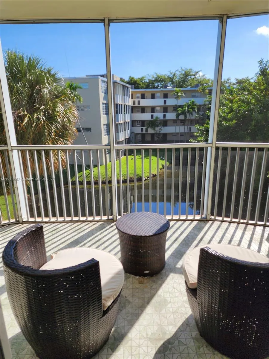 2 bedroom 2 bath for rent at 1660 NE 191st St # 1, Miami FL 33179