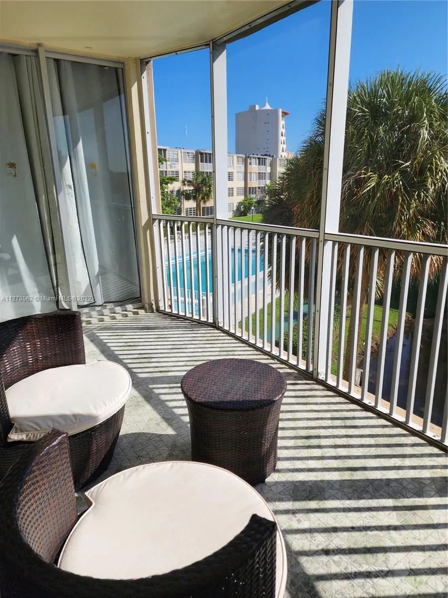 1660 NE 191st St # 1, Miami FL 33179