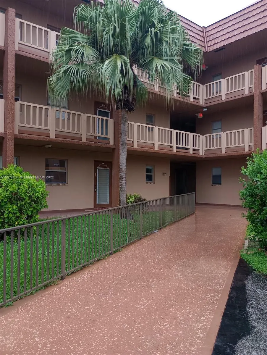 1 bedroom 1 bath for sale at 9620 Sunrise Lakes Blvd # 106, Sunrise FL 33322