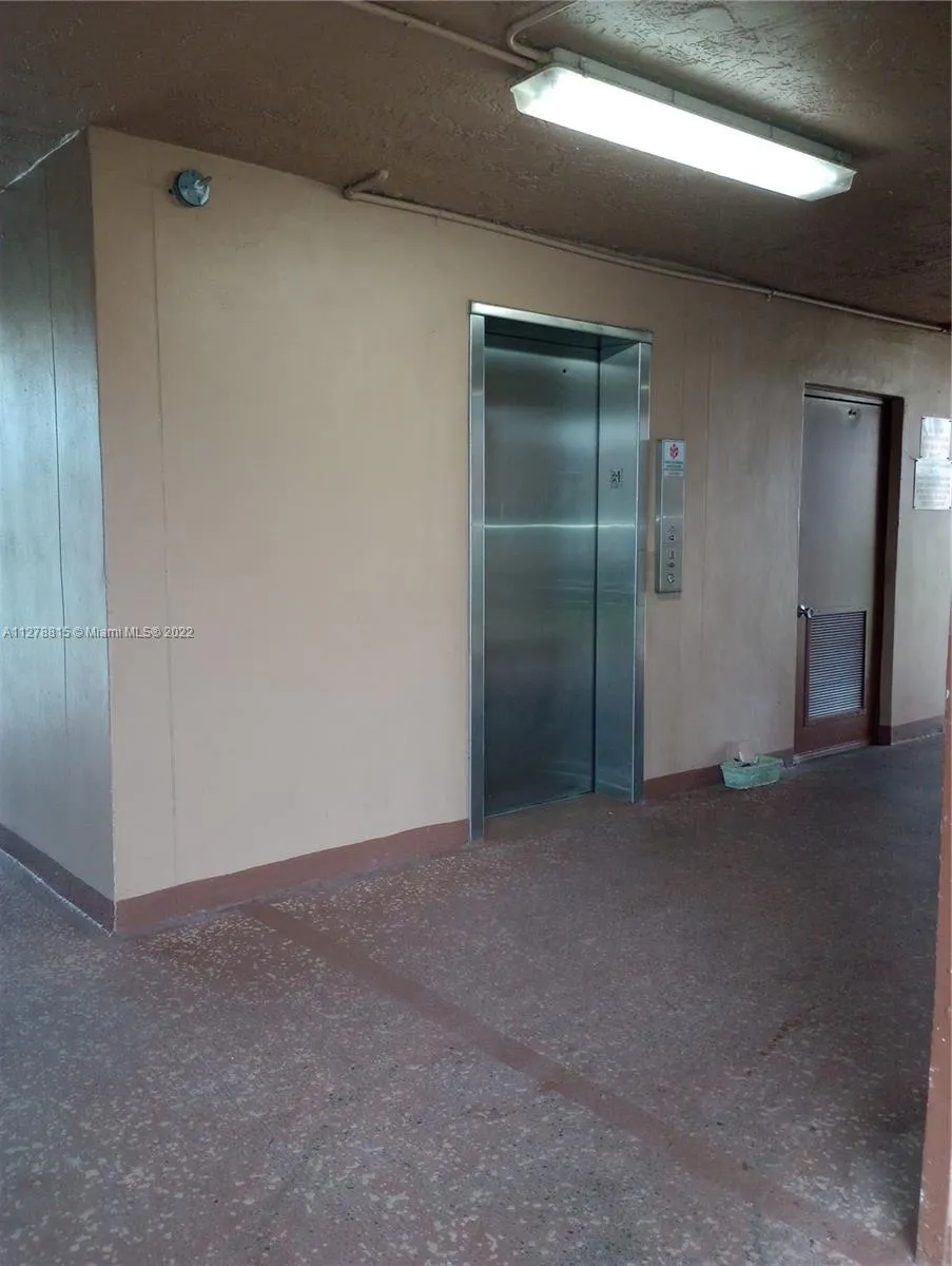 9620 Sunrise Lakes Blvd # 106, Sunrise FL 33322