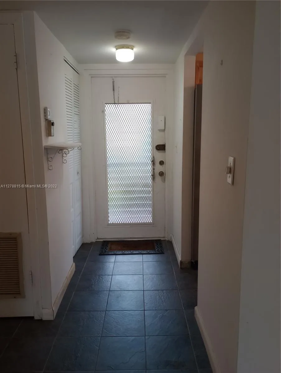 9620 Sunrise Lakes Blvd # 106, Sunrise FL 33322