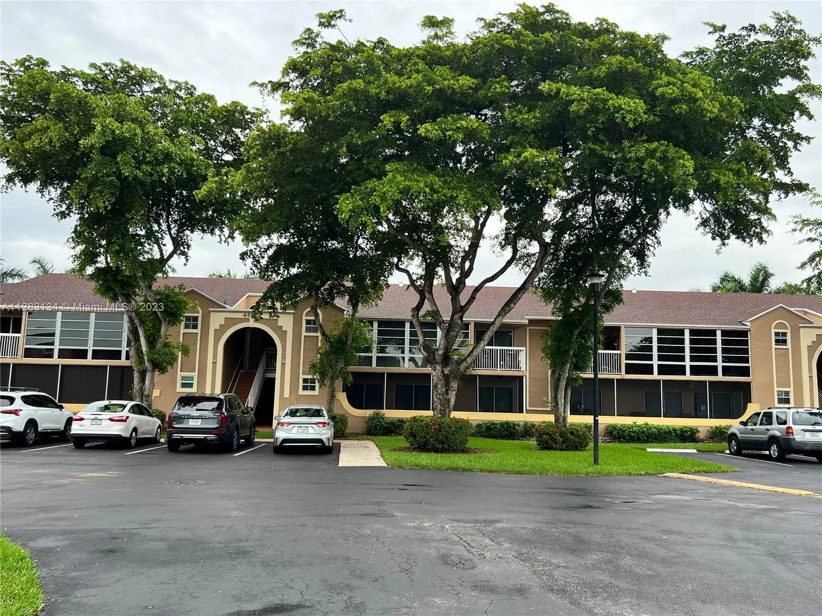 2 bedroom 2 bath for sale at 4630 NW 102nd Ave # 15, Doral FL 33178
