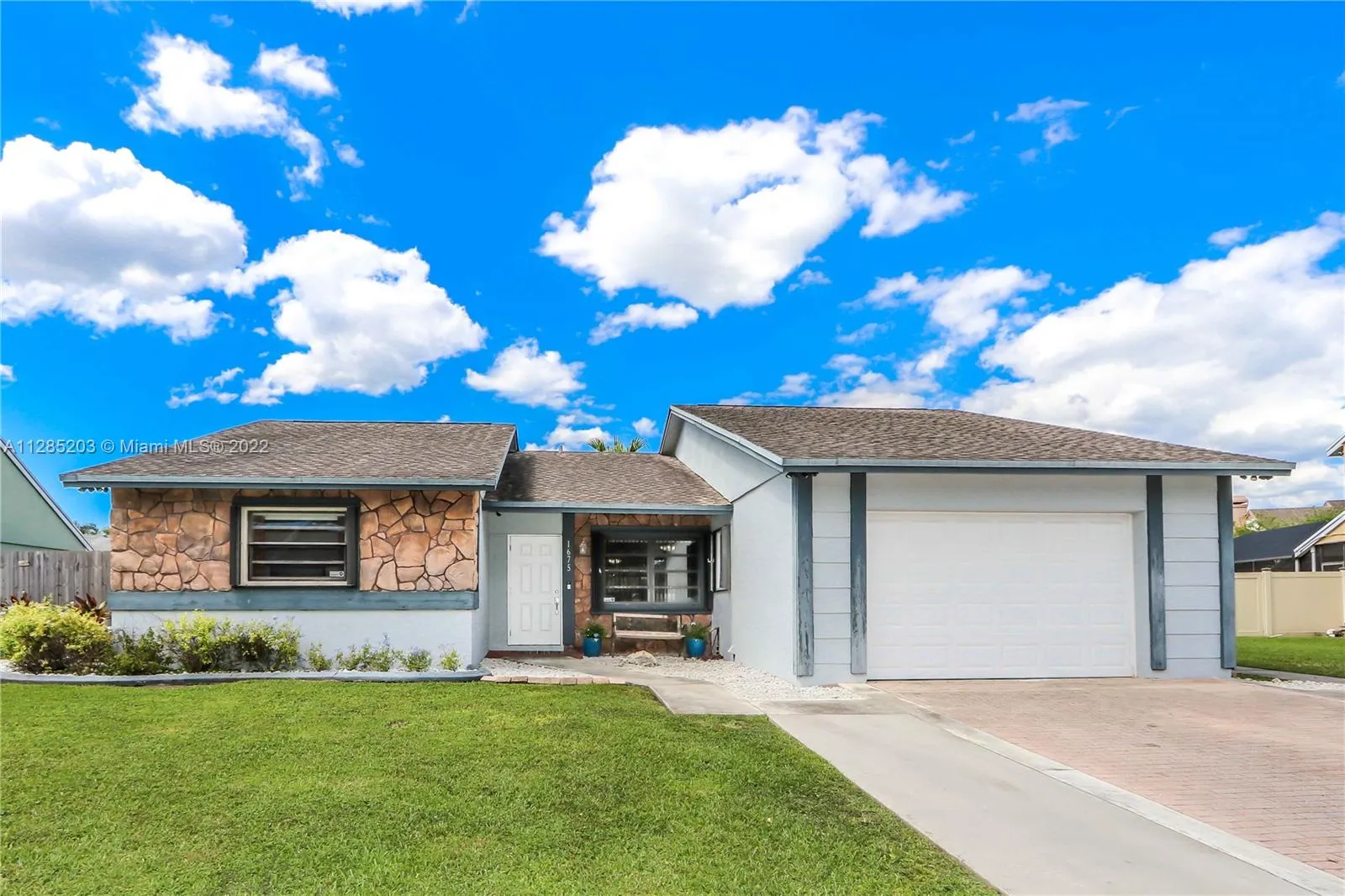 3 bedroom 2 bath for sale at 1675 S Goldeneye Ln, Homestead FL 33035