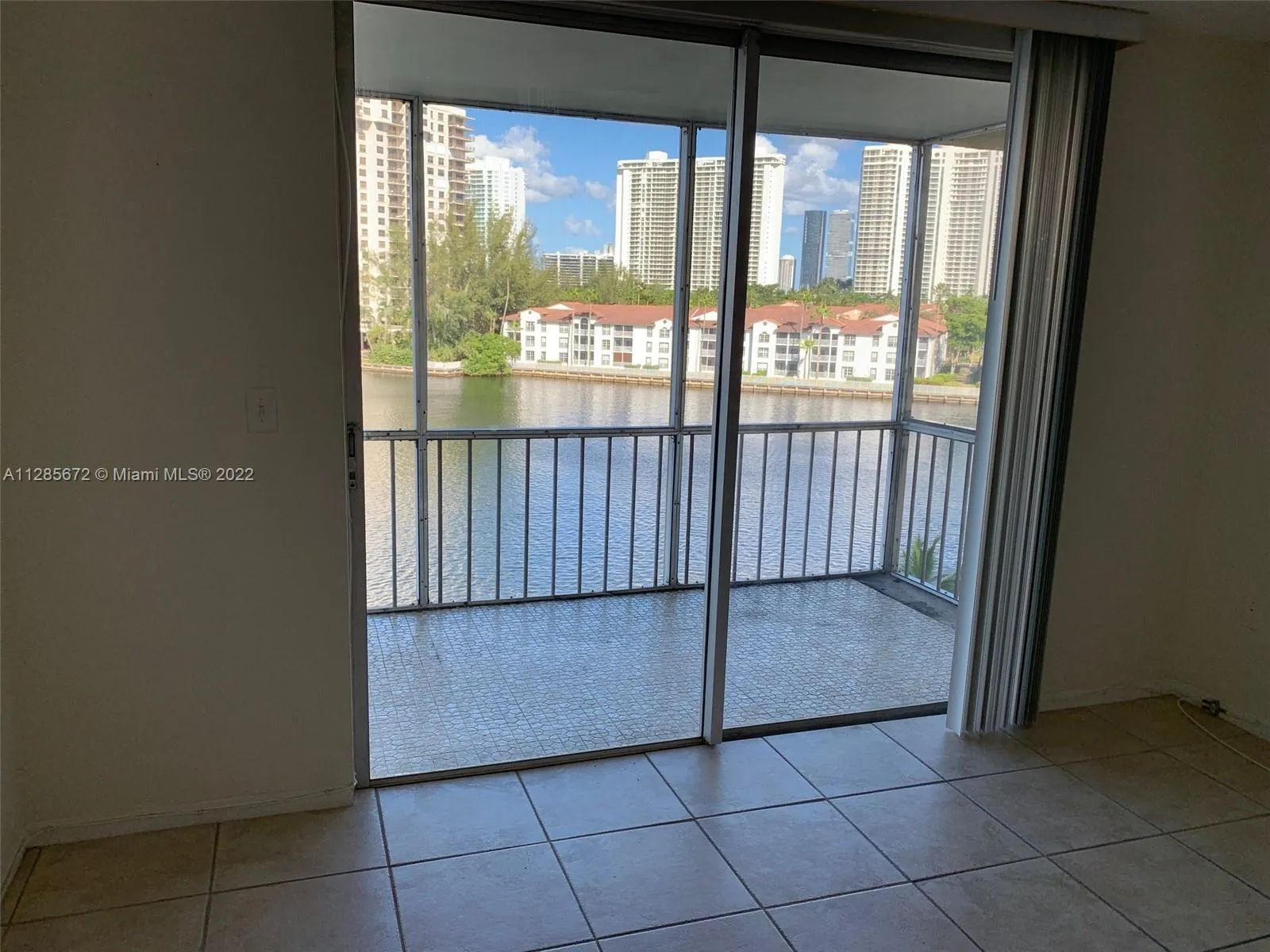 2999 POINT EAST DR # 607, Aventura FL 33160