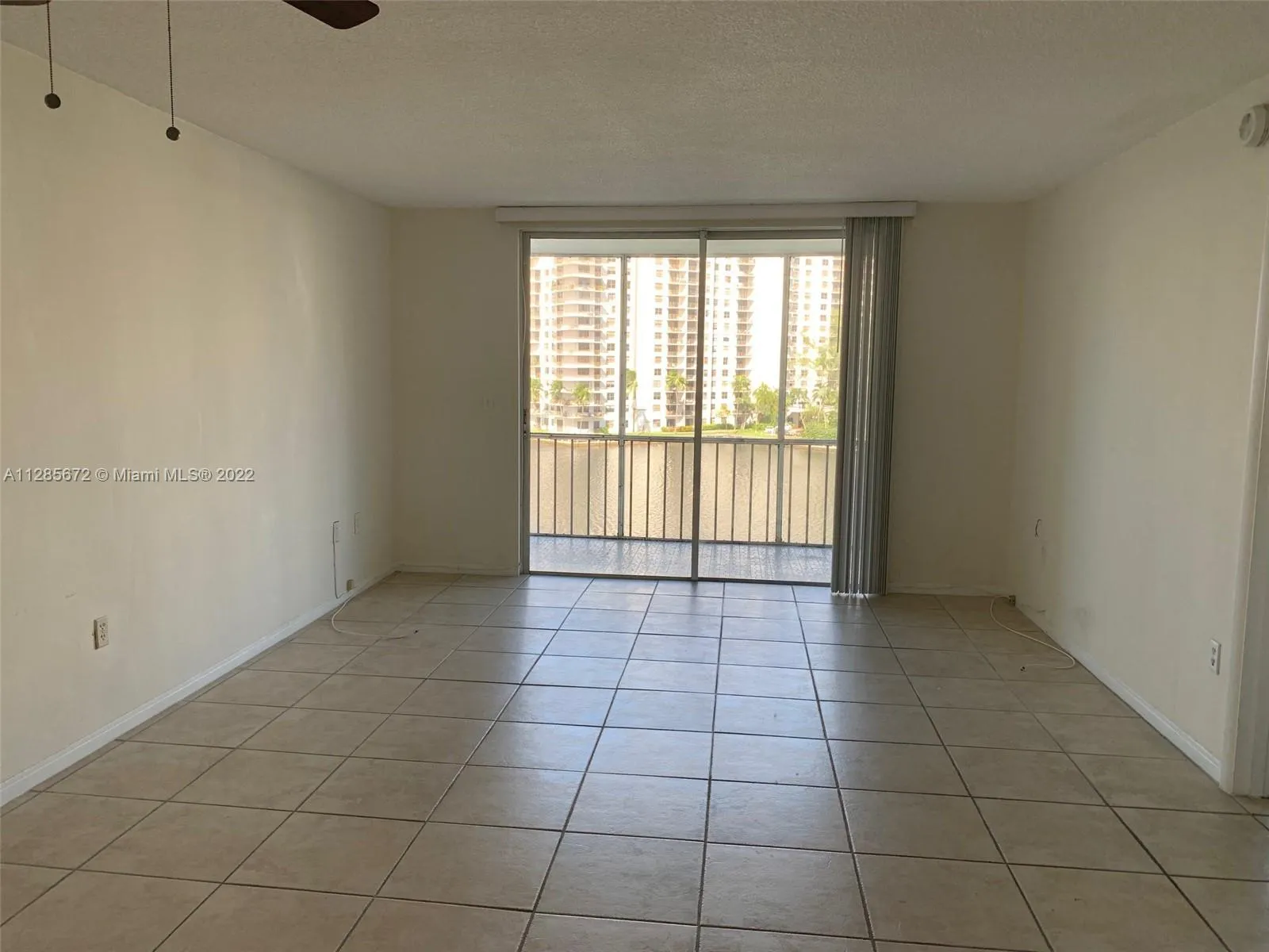 2999 POINT EAST DR # 607, Aventura FL 33160