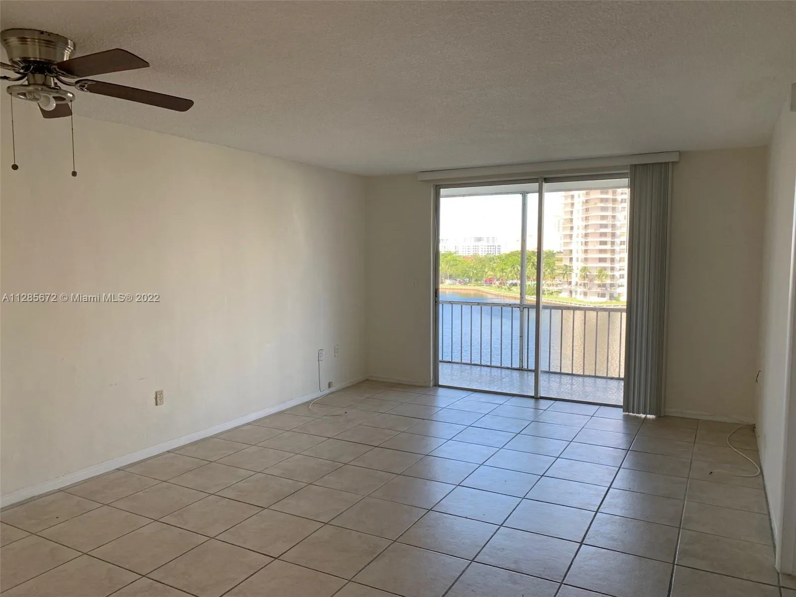 2999 POINT EAST DR # 607, Aventura FL 33160