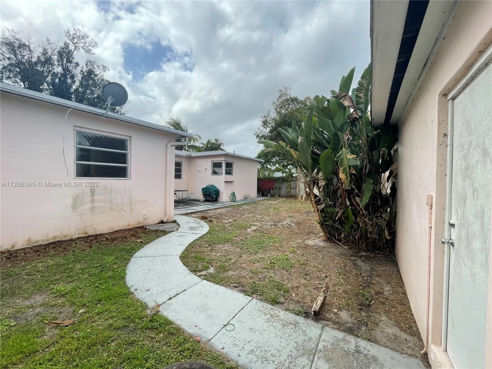 6 bedroom 6 bath for sale at 224 SW 12th St, Dania Beach FL 33004