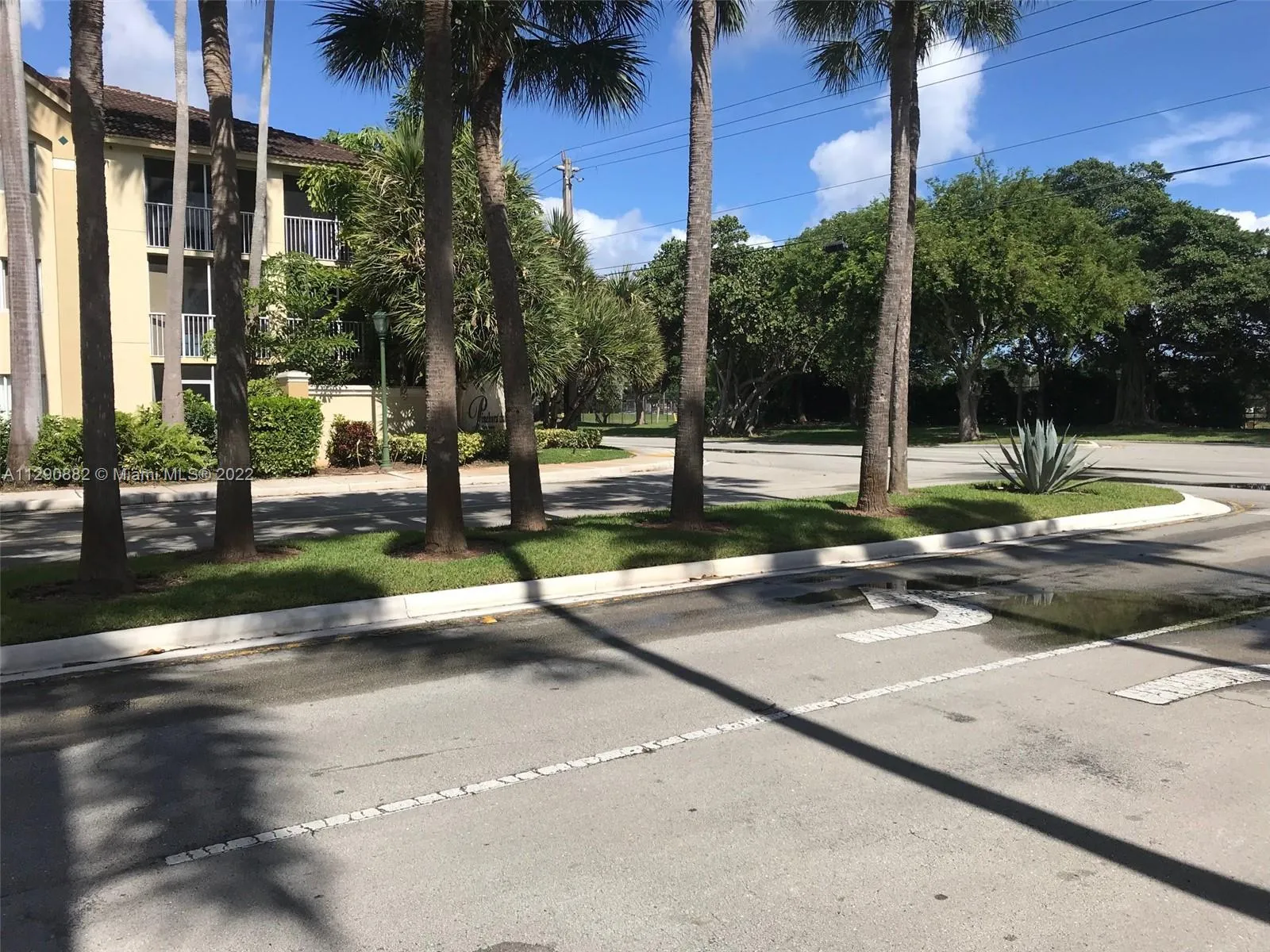 2 bedroom 2 bath for sale at 470 S Park Rd # 208, Hollywood FL 33021