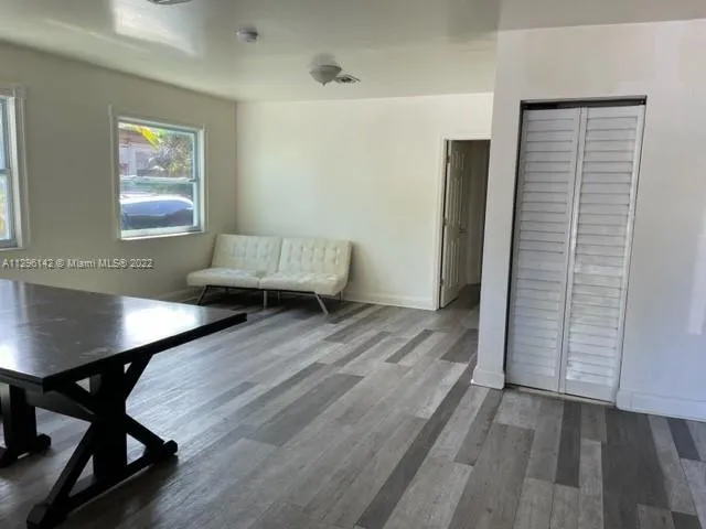 56 NW 60th St, Miami FL 33127