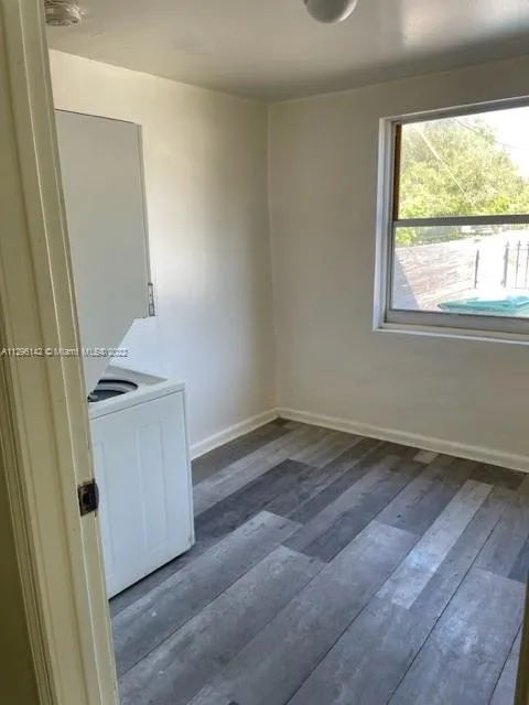 56 NW 60th St, Miami FL 33127
