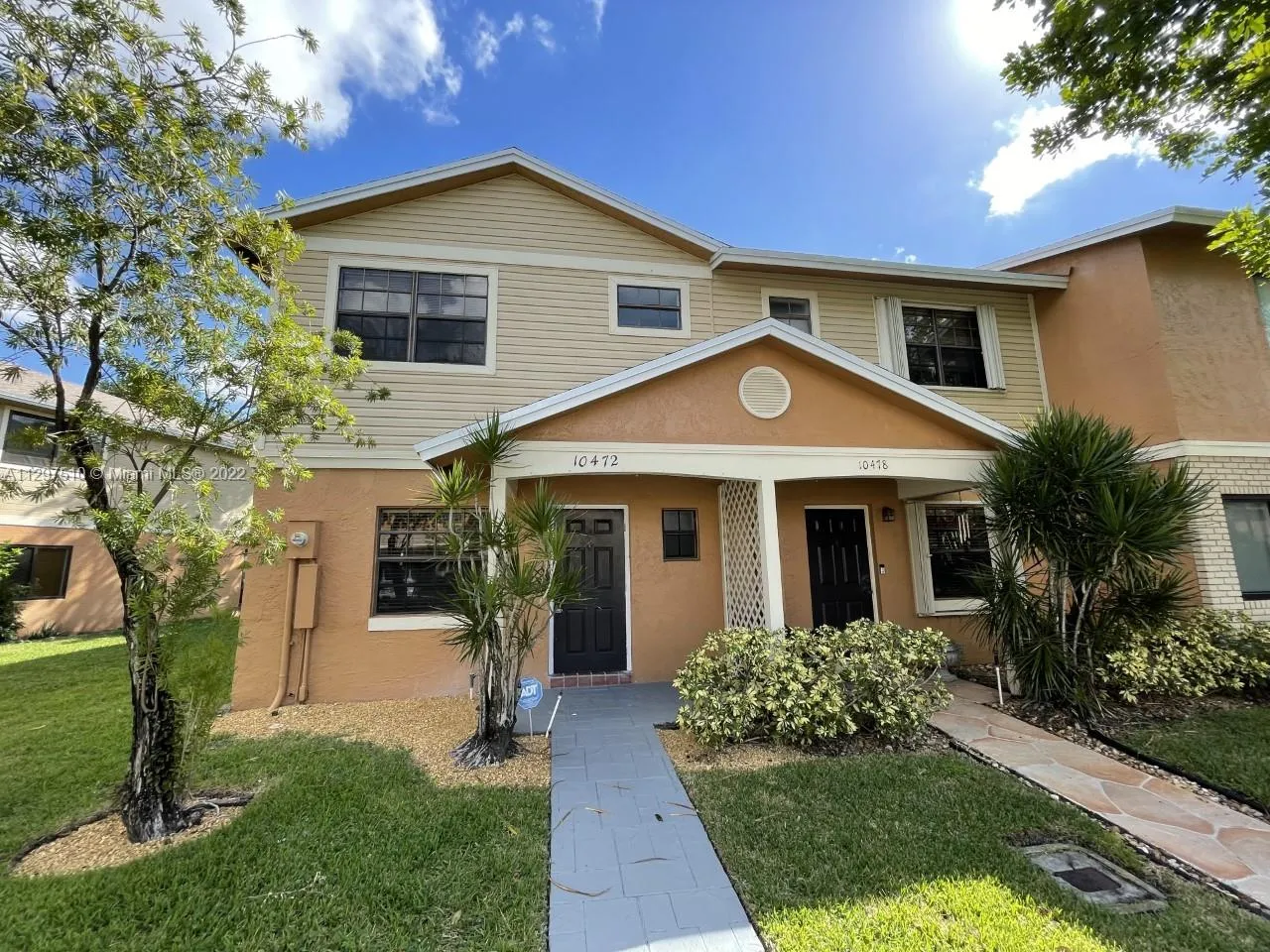 3 bedroom 2 bath for sale at 10472 NW 6th St, Pembroke Pines FL 33026