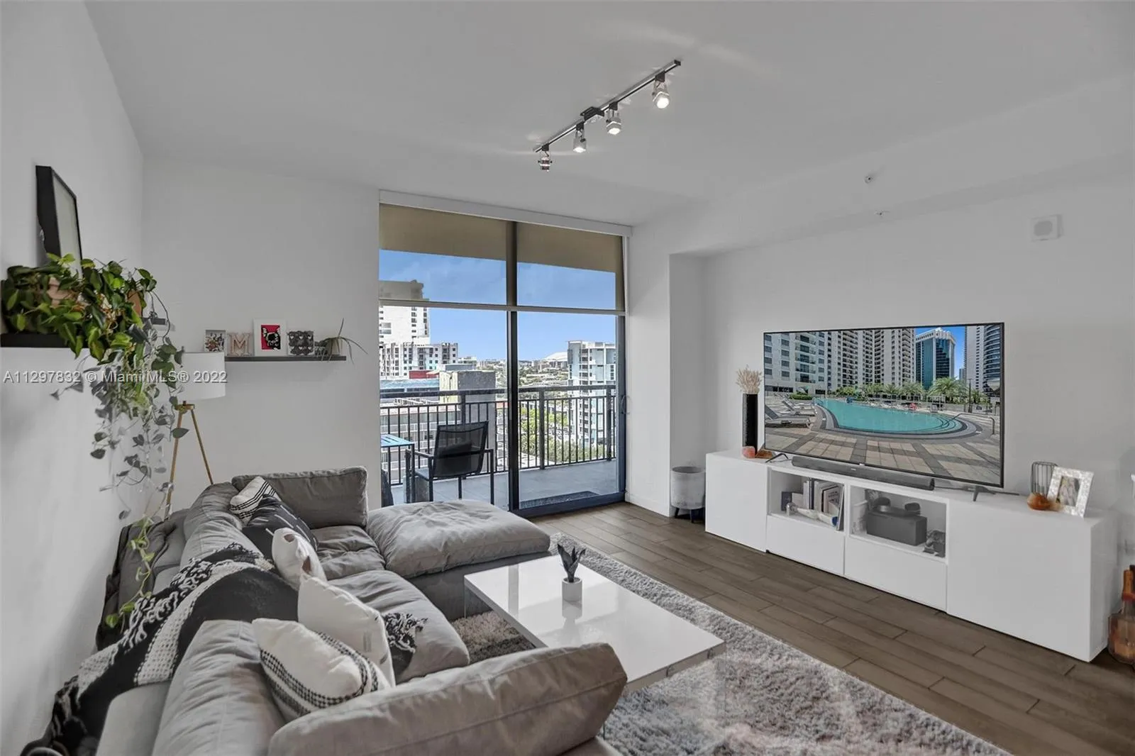 999 SW 1st Ave # 1409, Miami FL 33130