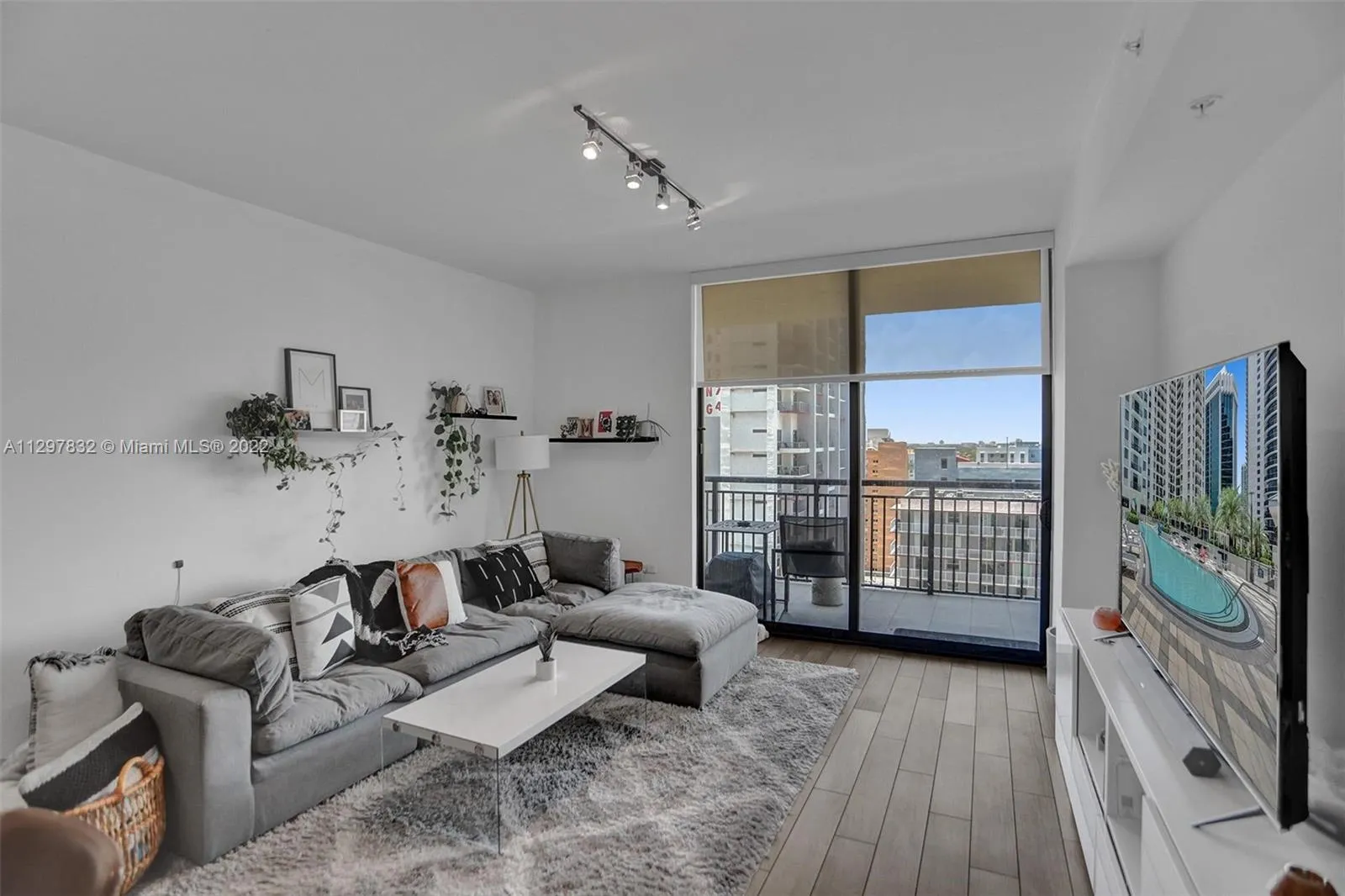 999 SW 1st Ave # 1409, Miami FL 33130