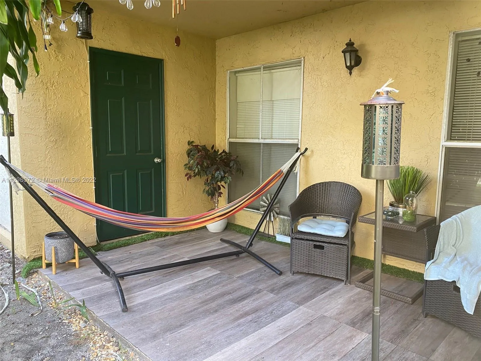 2 bedroom 1 bath for rent at 833 Riverside Dr # 811, Coral Springs FL 33071