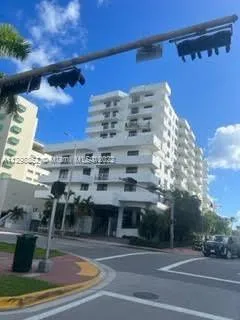 4301 Collins Ave # 907, Miami Beach FL 33140