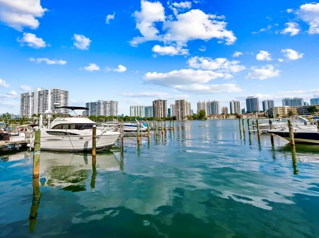 2 bedroom 2 bath for sale at 18021 Biscayne Blvd # 1404, Aventura FL 33160