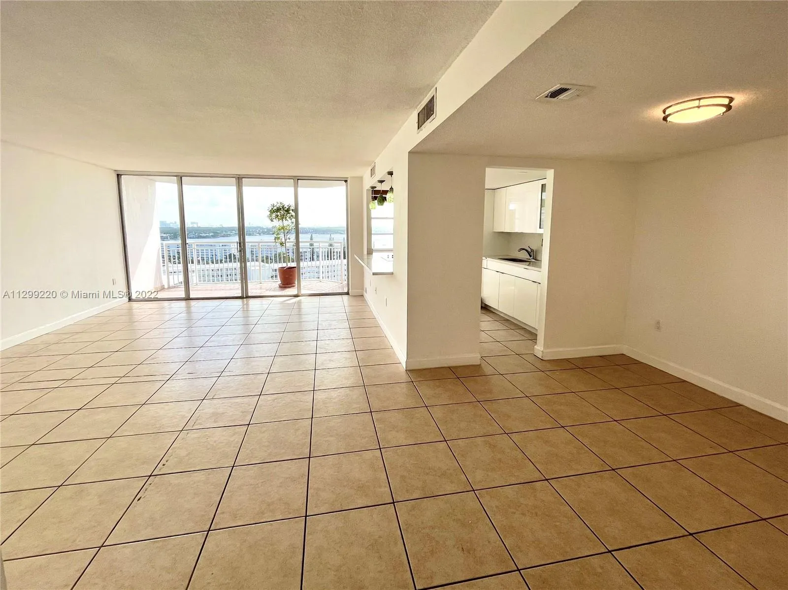 18021 Biscayne Blvd # 1404, Aventura FL 33160