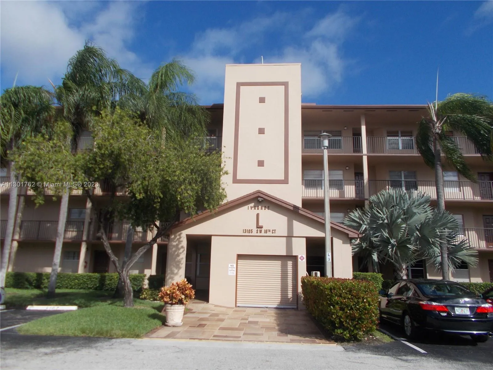 2 bedroom 2 bath for sale at 13105 SW 16th Ct # 308L, Pembroke Pines FL 33027