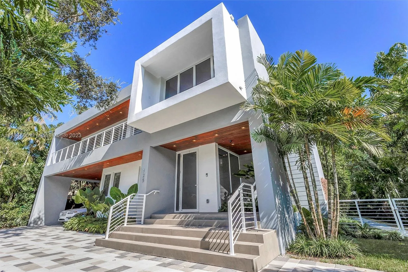 7 bedroom 7 bath for sale at 425 Harbor Dr, Key Biscayne FL 33149