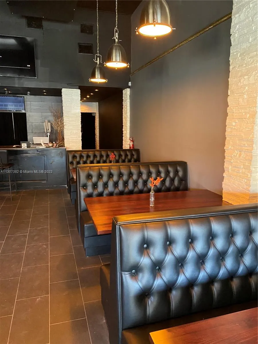 1915 Ponce de Leon, Coral Gables FL 33134