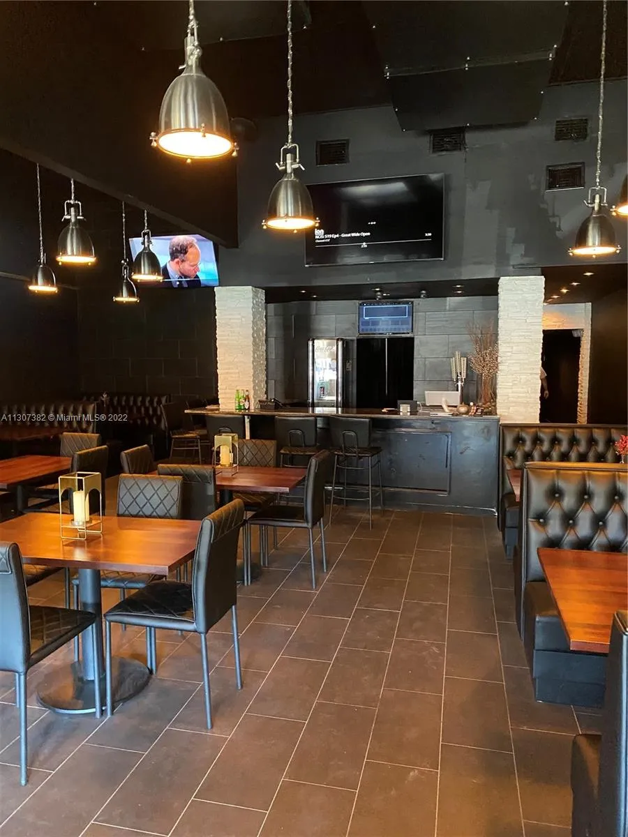 1915 Ponce de Leon, Coral Gables FL 33134