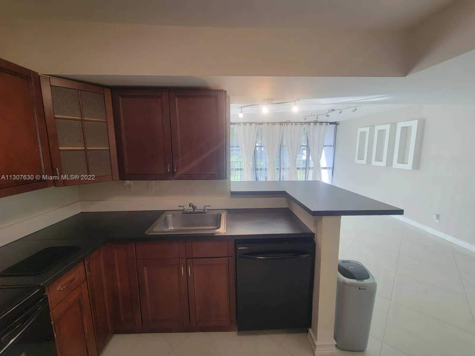 3 bedroom 2 bath for sale at 1000 Parkview Dr # 131, Hallandale Beach FL 33009