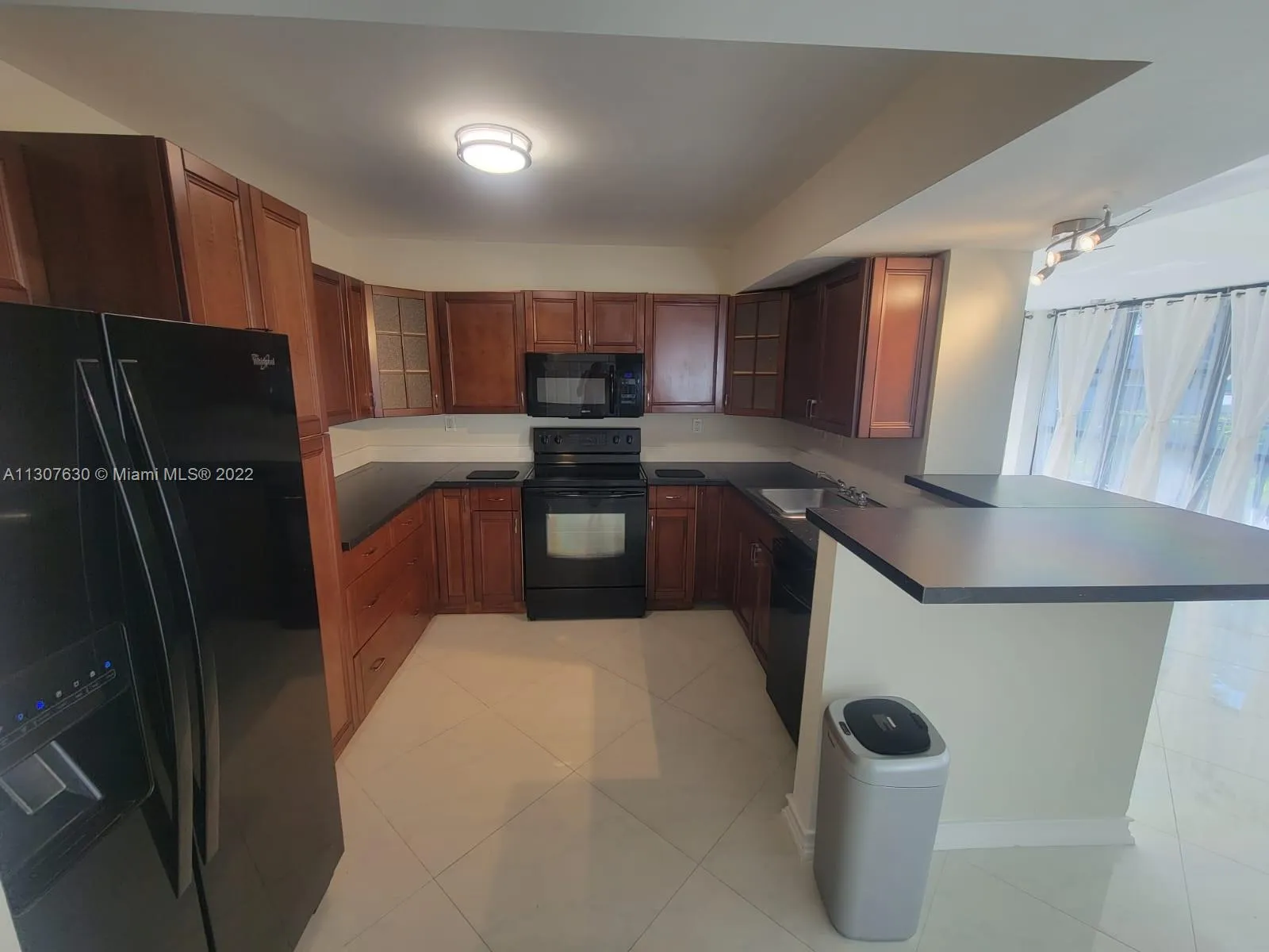 1000 Parkview Dr # 131, Hallandale Beach FL 33009