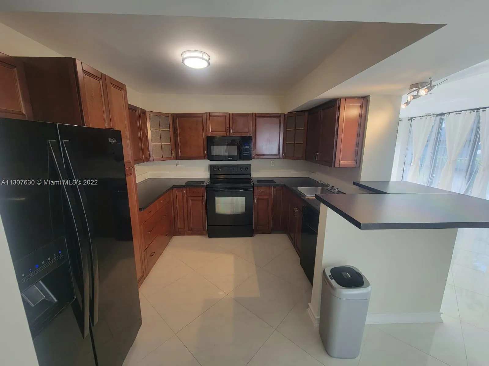 1000 Parkview Dr # 131, Hallandale Beach FL 33009