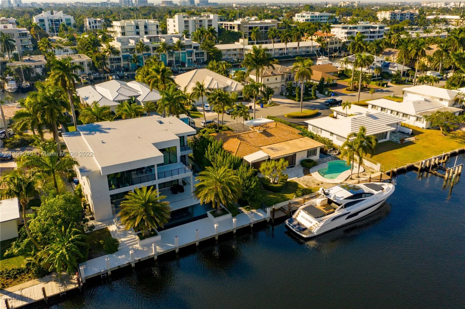 128 Fiesta Way, Fort Lauderdale FL 33301