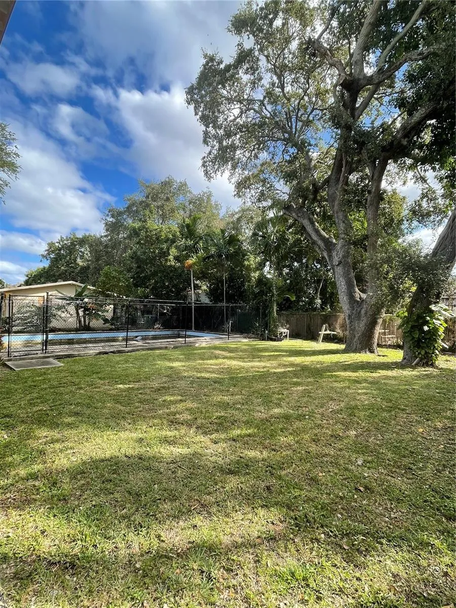 546-548 NE 65th St, Miami FL 33138