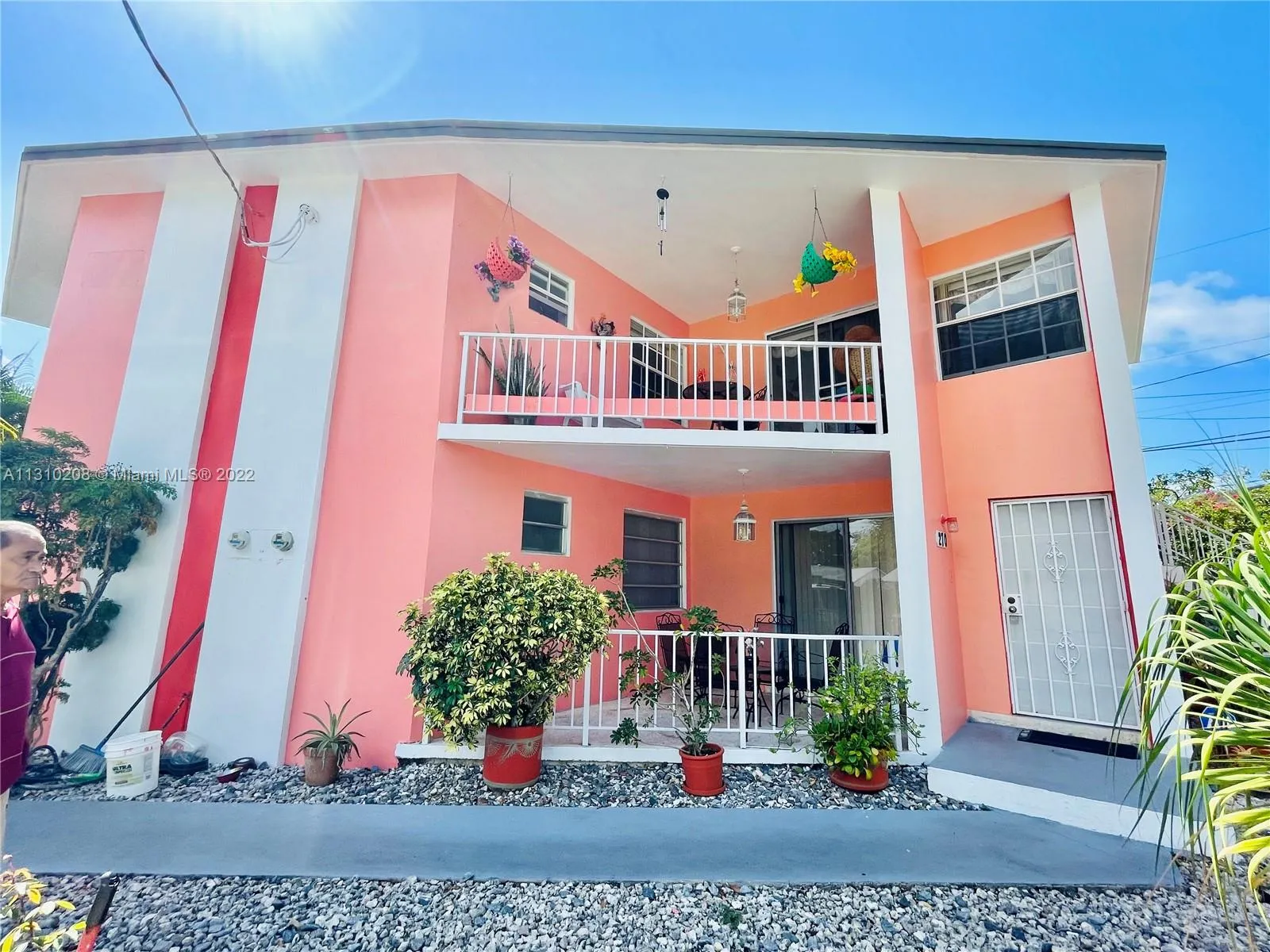 270 NW 34th Ter, Miami FL 33127