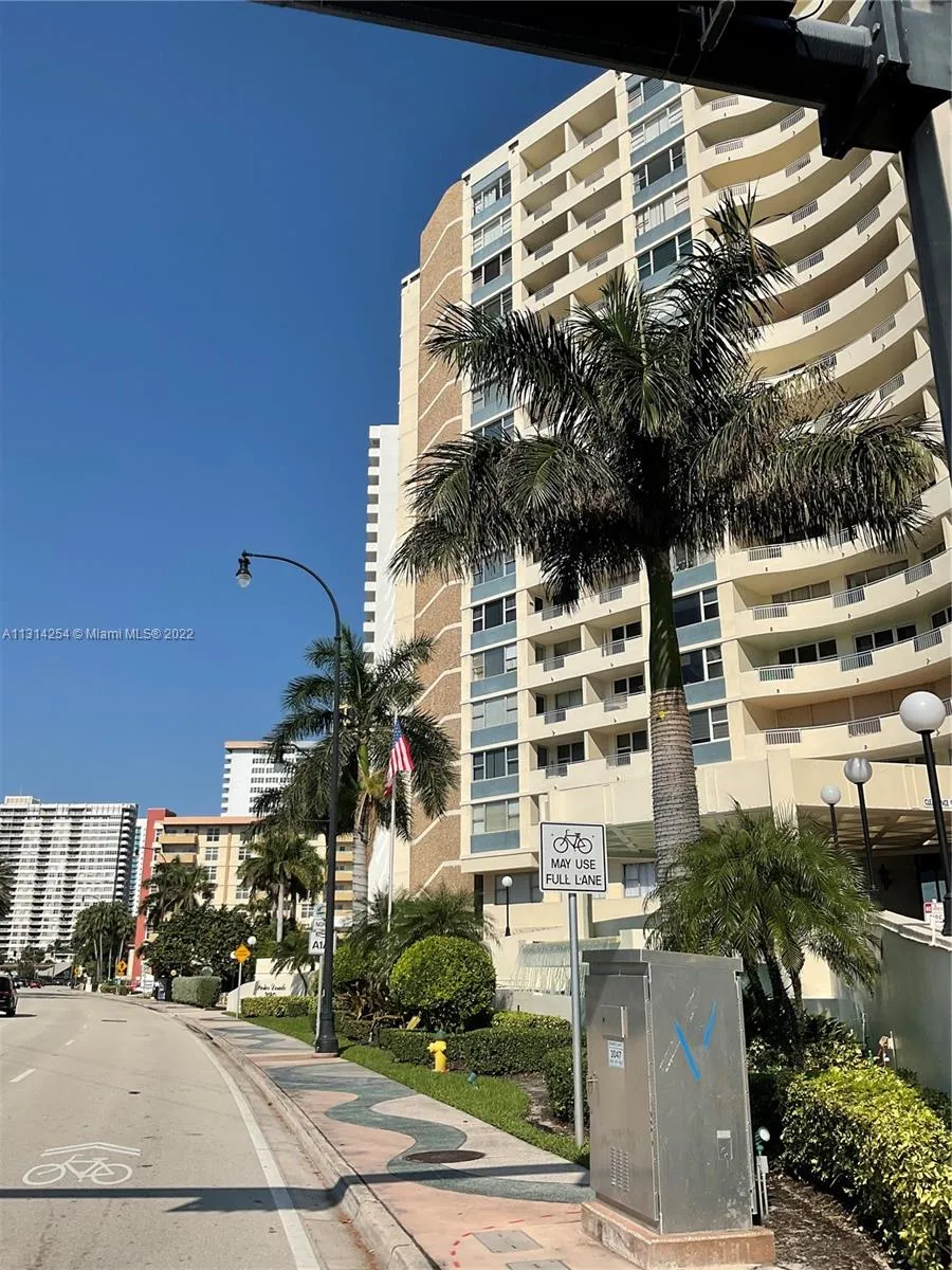 1 bedroom 2 bath for sale at 3180 S Ocean Dr # 1503, Hallandale Beach FL 33009