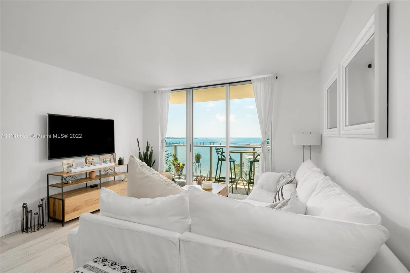 2 bedroom 2 bath for sale at 1155 Brickell Bay Dr, Miami FL 33131