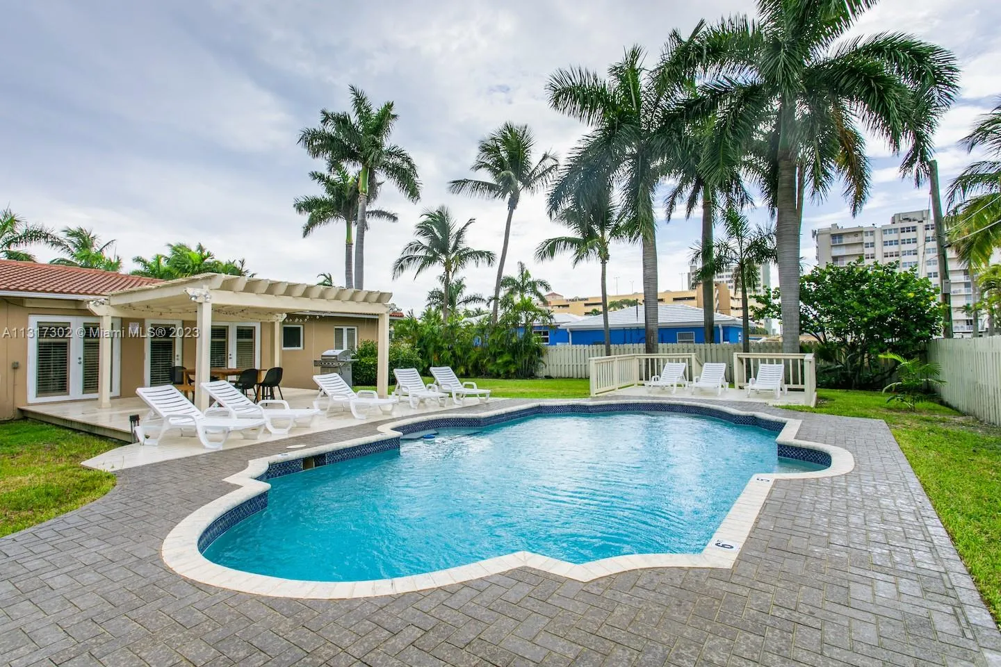 714 Harrison St, Hollywood FL 33019