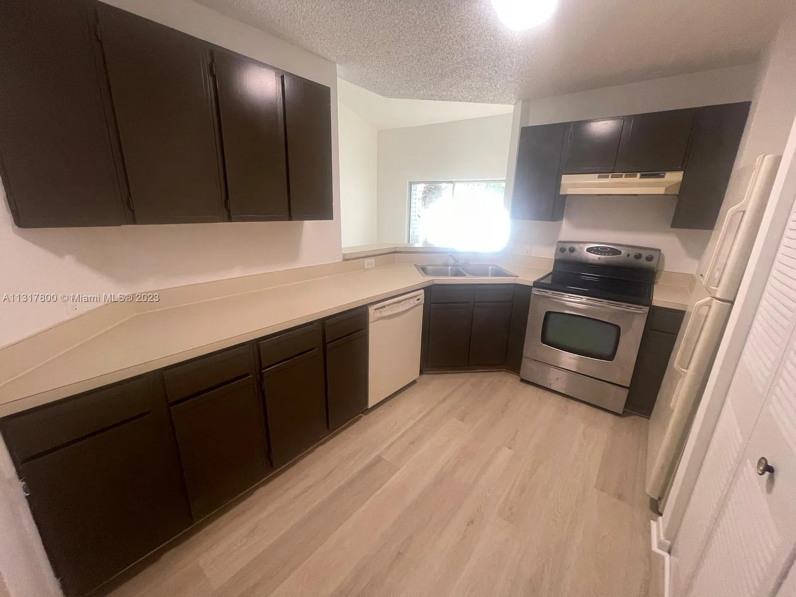 3465 NW 44th St # 204, Oakland Park FL 33309