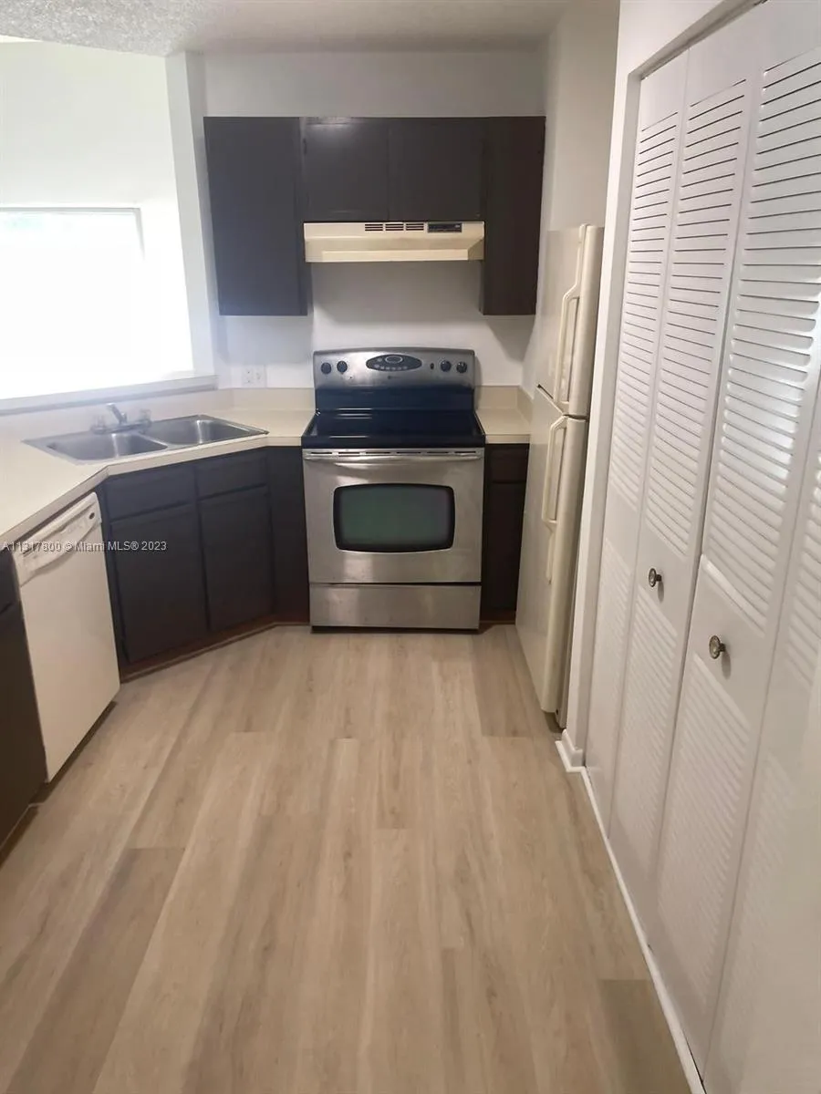 3465 NW 44th St # 204, Oakland Park FL 33309