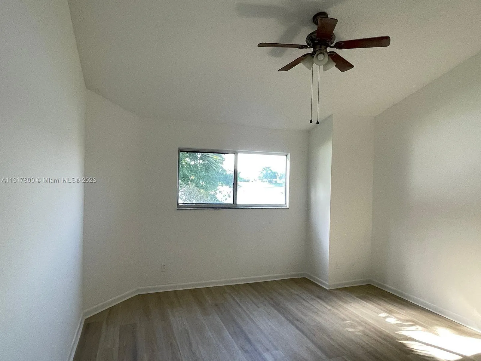 3465 NW 44th St # 204, Oakland Park FL 33309