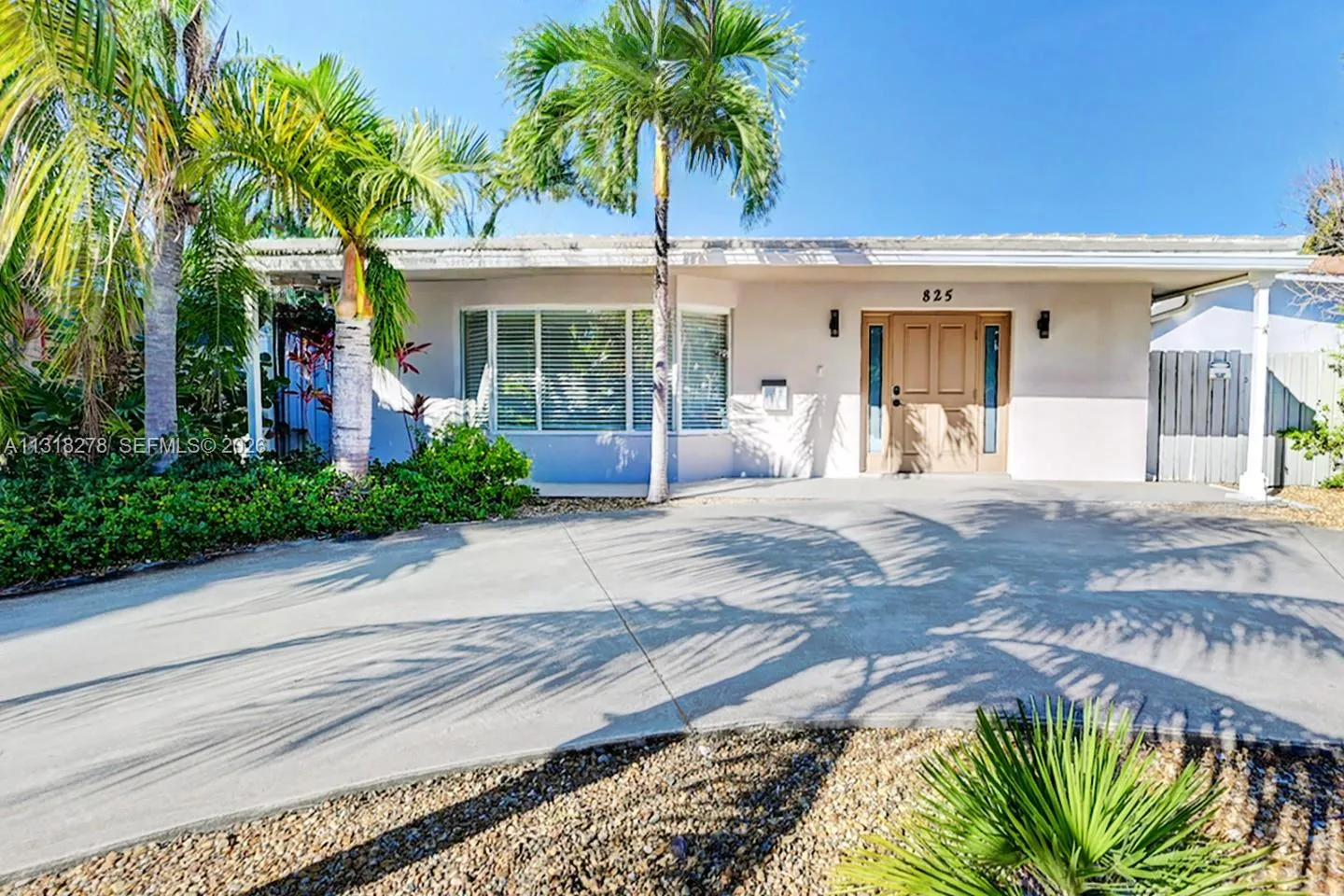 825 Harrison St, Hollywood FL 33019