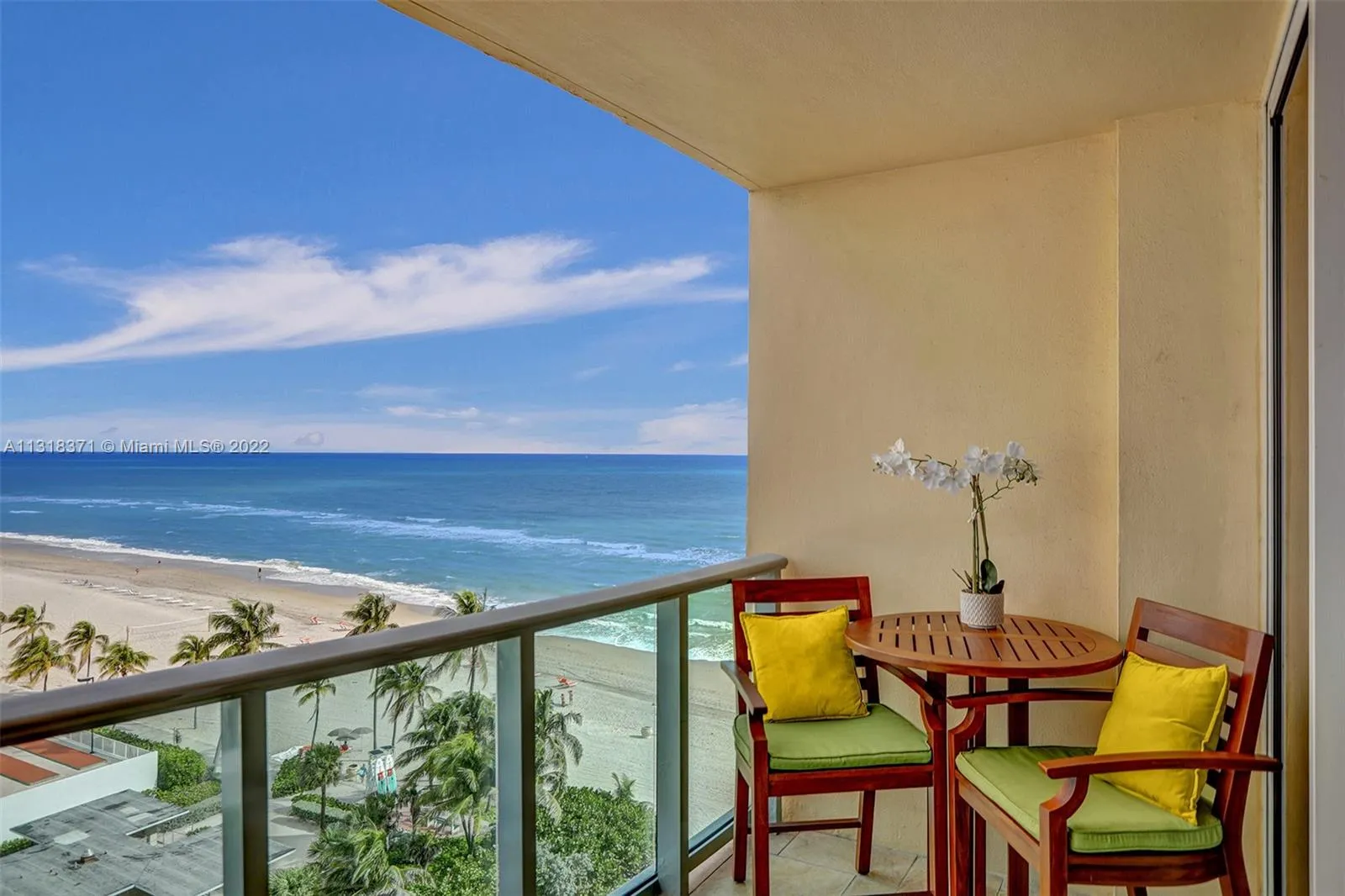 1 bedroom 1 bath for sale at 2501 S Ocean Dr # 907, Hollywood FL 33019