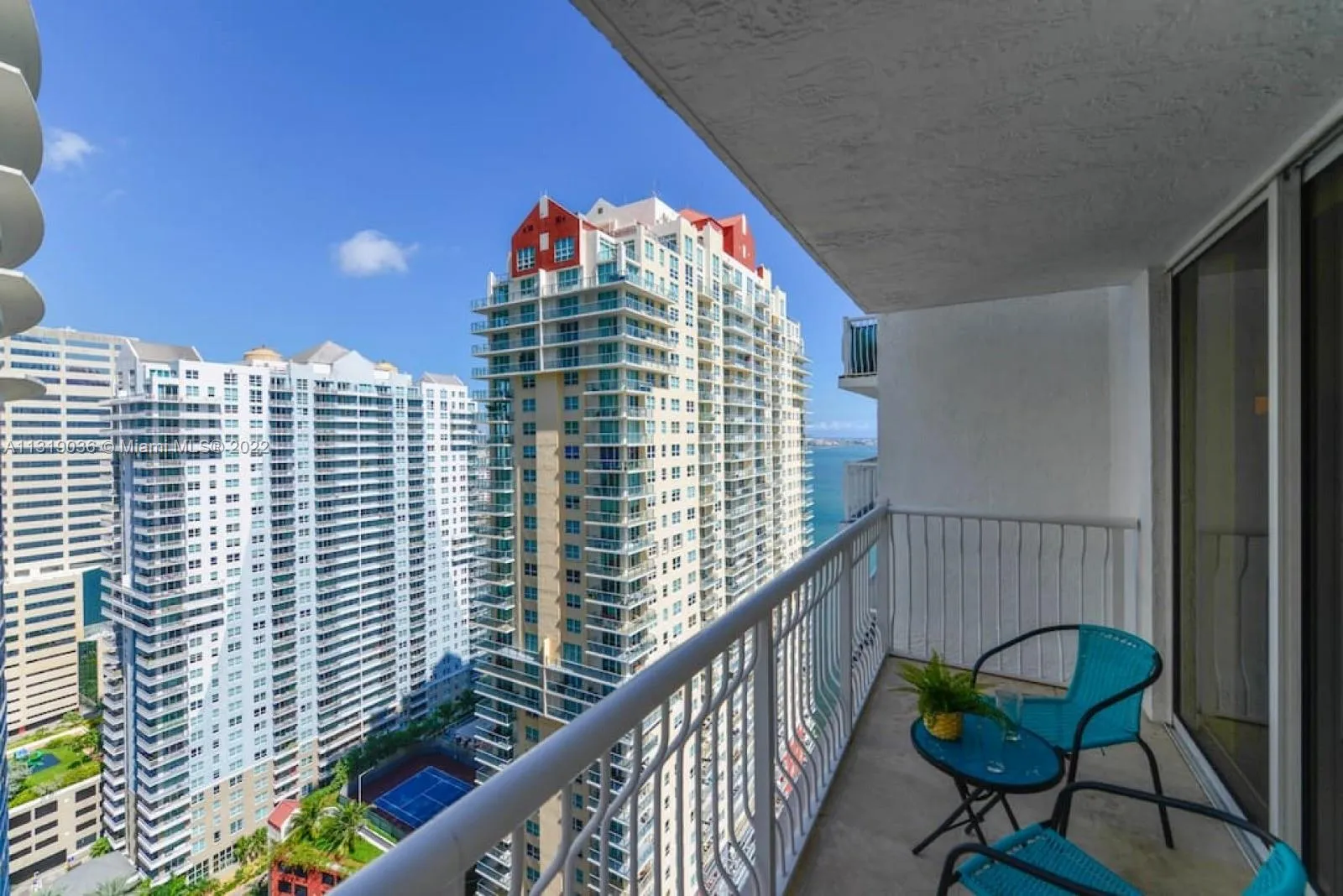 1 bedroom 1 bath for sale at 1200 Brickell Bay Dr # 3004, Miami FL 33131