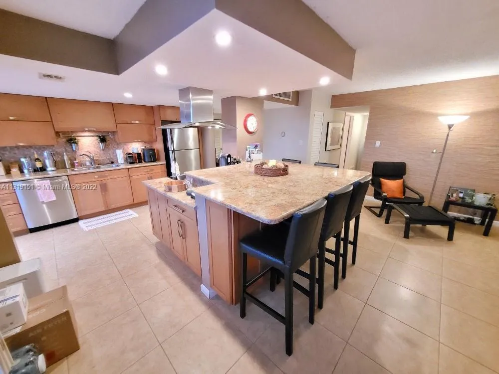 18041 Biscayne Blvd # 1404, Aventura FL 33160