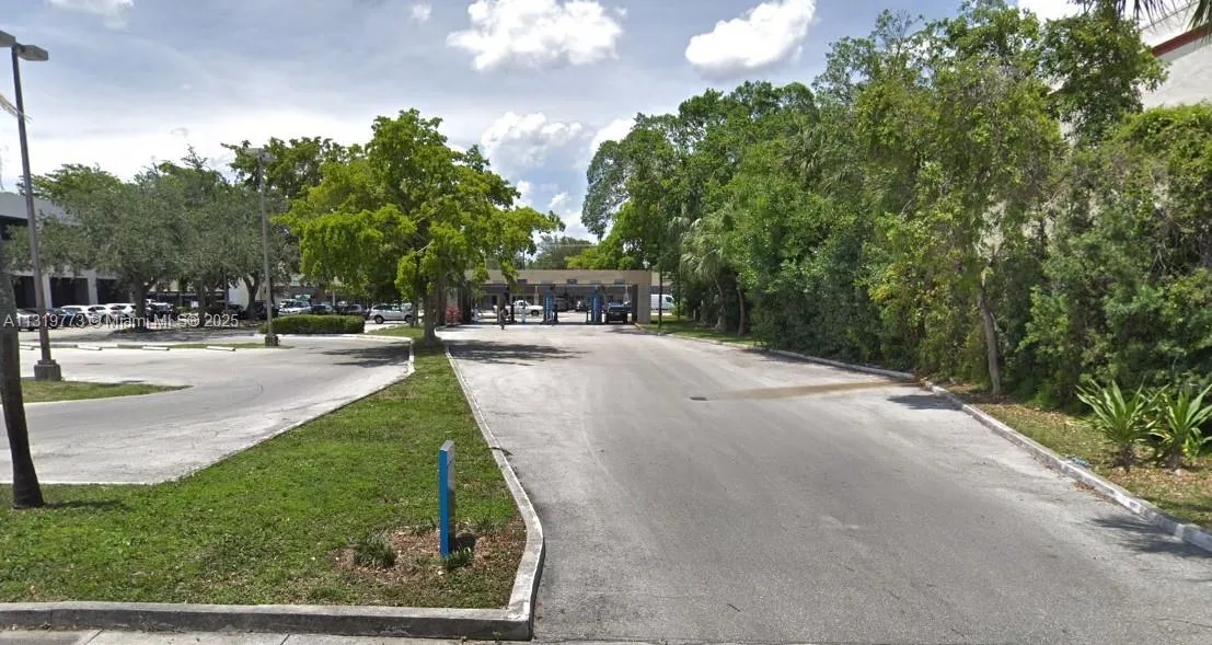 900 NE 125th St, North Miami FL 33161