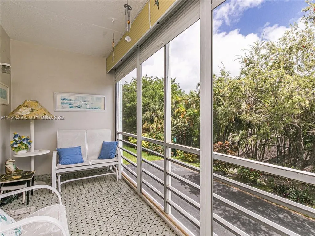 700 NE 14th Ave # 204, Hallandale Beach FL 33009